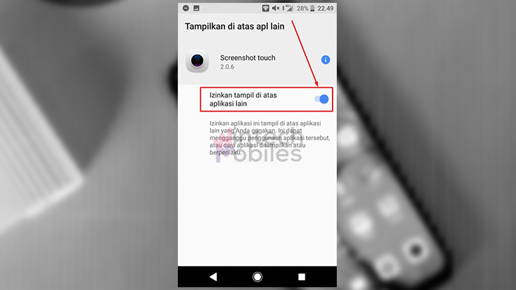 Izinkan Screenshot Touch tampil di atas aplikasi lain dengan mengaktifkan bar di sebelah kanan