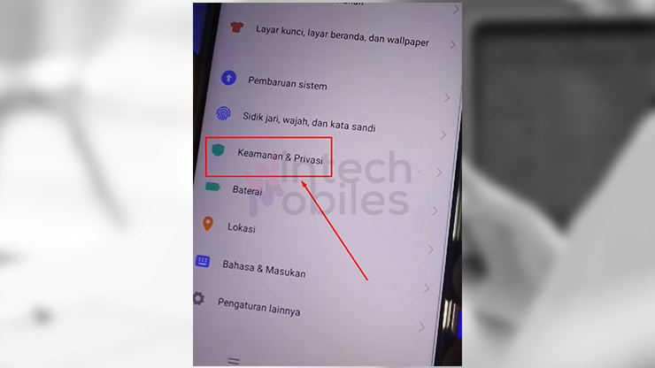 Kemudian masuk ke menu Privasi dan Keamanan HP Vivo Y12